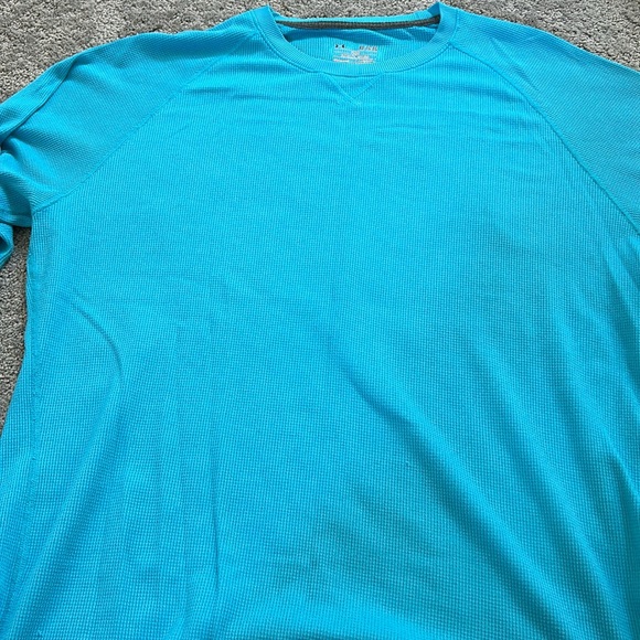 5 Under Armour Drifit Heat Gear assorted tshirts and one waffle knit - Picture 9 of 11
